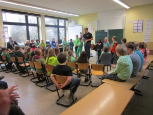 Kinderbuchautor Armin Pongs liest in Gemeinschaftsgrundschule in Osterath