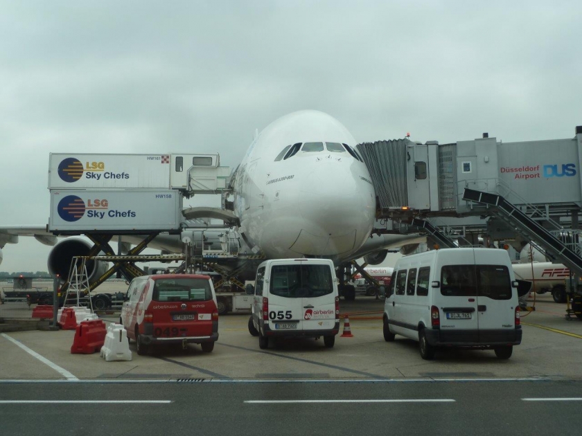 A380 hautnah bei Flughafenbesichtigung des MKK